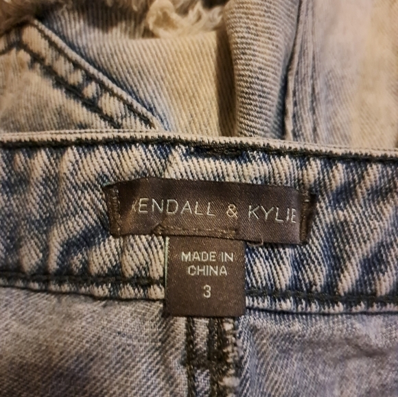 Kendall and Kylie distressed Jeans size 3 5/$25 - Picture 7 of 8